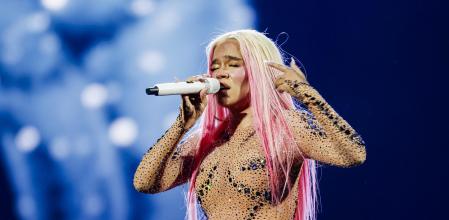 Karol G durante su primer concierto en el Santiago Bernabéu, este sábado 20 de julio de 2024