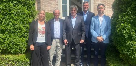 Xavier Trias con el grupo municipal visitando a Puigdemont