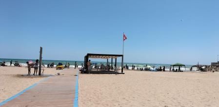 Una de las playas de La Pobla de Farnals afectada.
