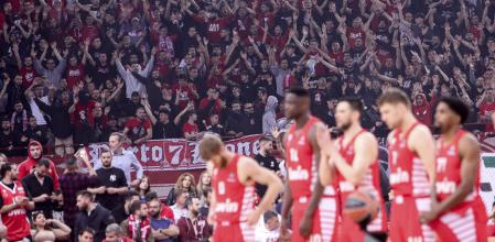 Ambiente caldeado en el pabellón de la Paz y la Amistad antes de un derbi ateniense Olympiacos-Pananthinaikos