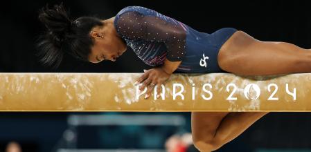 Simone Biles, durante un entrenamiento en el Bercy Arena, este jueves