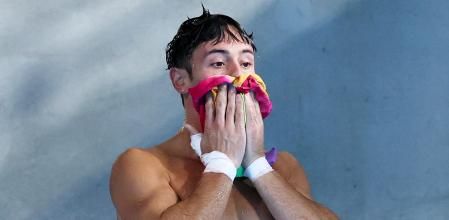 Tom Daley celebra su plata olímpica en la plataforma sincronizada de 10 metros, este lunes en París