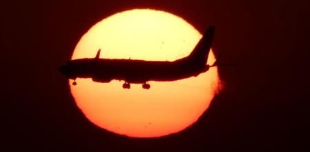 Primer amanecer de agosto con manchas solares.