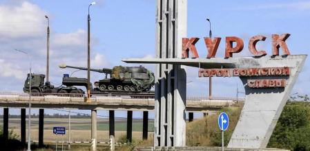 Kursk (Russian Federation), 10/08/2024.- A still image taken from a handout video provided on 10 August 2024 by the Russian Defence Ministry shows Russian troops delivering military equipment to the Kursk region, Russia. According to Andrei Belostotsky, acting deputy governor of the Kursk region, over 3,000 civilians were evacuated from border areas as a result of attacks by the Ukrainian Armed Forces in the Kursk region that started on 06 August. On 10 August the Russian Defense Ministry reported that tank units had taken up positions in Kursk Oblast to fight the Ukrainian Armed Forces. The National Anti-Terrorism Committee confirmed the enforcement of a counter-terrorism operation (CTO) in the Kursk, Belgorod and Bryansk regions. (Terrorismo, Rusia, Ucrania) EFE/EPA/RUSSIAN DEFENCE MINISTRY HANDOUT HANDOUT EDITORIAL USE ONLY/NO SALESHANDOUT EDITORIAL USE ONLY/NO SALES