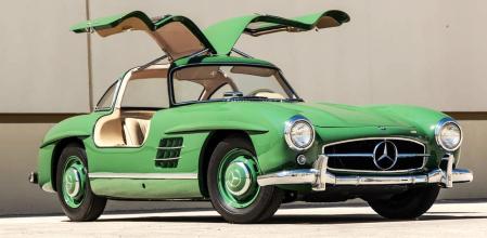 Estaba diseñado para ser lo más aerodinámico posible y empleó puertas de tipo ala de gaviota.