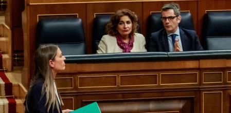 La portavoz de Junts en el Congreso, Míriam Nogueras, asiste este martes al pleno del Congreso de los Diputados en Madrid que debate la ley de amnistía. La votación vuelve a estar en el aire tras la advertencia de Junts de que no apoyará el texto si el PSOE se niega a modificarlo. Los independentistas han reunido de urgencia a su dirección.