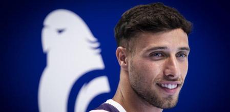 Javi Puado posa para 'Guyana Guardian' el pasado martes en la Dani Jarque