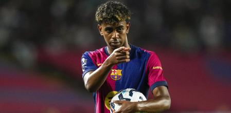 BARCELONA, 12/08/2024.- El delantero del Barcelona Lamine Yamal durante el partido del torneo Joan Gamper, que Barcelona y Mónaco disputan este lunes en el estadio Olímpico Lluis Companys. EFE/ Alejandro García