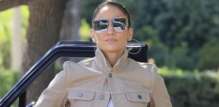 Jennifer Lopez, pensativa por las calles de Los Ángeles