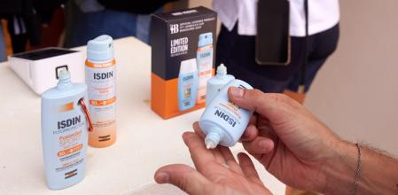 ISDIN lleva años apoyando el deporte al aire libre, patrocinando regatas como la Puig Vela Clásica y el Trofeo Godó de vela.