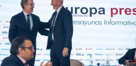 Alberto Núñez Feijóo y Jorge Azcón, en el desayuno informativo de Europa Press