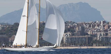A toda vela con Montserrat de telón de fondo.
