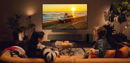 Televisor y barra de sonido de LG