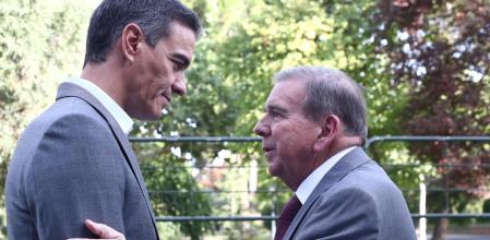 El presidente del Gobierno, Pedro Sánchez, recibe al candidato opositor venezolano Edmundo González en el Palacio de la Moncloa