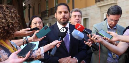 El secretario general de Vox, Ignacio Garriga, este martes en Les Corts Valencianes.
