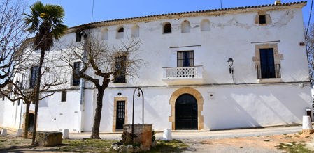 La Casa Gran  de la familia Desvalls, marqueses de Llupià.