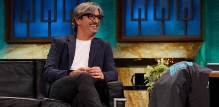 Diego González Rivas, conocido como el cirujano que más ha operado en el mundo, compartió anécdotas sobre sus intervenciones en lugares como Ghana, China y Arabia Saudí