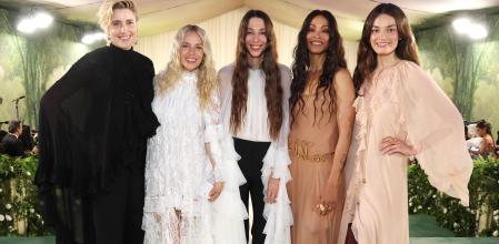 Greta Gerwig, Sienna Miller, Chemena Kamali, Zoe Saldana, y Emma Mackey en la gala Met 2024