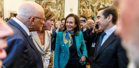 El exministro para la Transformación Digital y la Función Pública José Luis Escrivá (5i), durante el acto de toma posesión de su cargo como gobernador del Banco de España, Pablo Hernández de Cos, Carlos Torres Josep Oliu Ana Patricia Botin