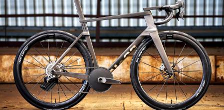 La bicicleta de producción Reactor Aero se imprimirá en varias secciones que luego se soldarán entre sí.