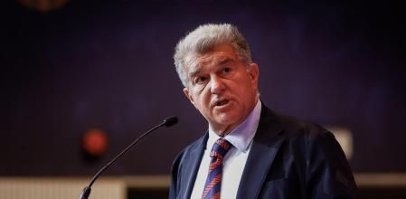 BARCELONA, 26/08/2024.- El presidente del FC Barcelona, Joan Laporta, durante la presentación de los nuevos jugadores del FC Barcelona de baloncesto: los escoltas norteamericanos Kevin Punter, y Justin Anderson, el pivot senegalés Youssoupha Fall, el ?pivot norteamericano Mezie' Metu y el base Juan Núñez este lunes en el Auditorio 1899 del club. EFE/ Quique García
