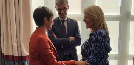 La ministra de Vivienda, Isabel Rodríguez, con la vicepresidenta Susana Camarero, y el secretario autonómico de Vivienda, Sebastián Fernández