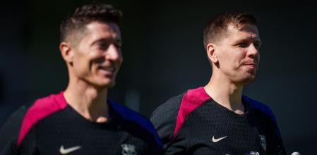 Szczesny, junto a Lewandowski, en un entrenamiento del Barça