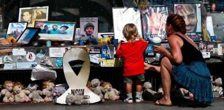 People look at pictures of hostages kidnapped during the deadly October 7 attack on Israel by Hamas, amid the ongoing conflict in Gaza between Israel and Hamas, in Tel Aviv, Israel October 5, 2024. REUTERS/Gonzalo Fuentes