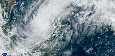 Fotografía satelita del huracán Milton en el Gozne de México.