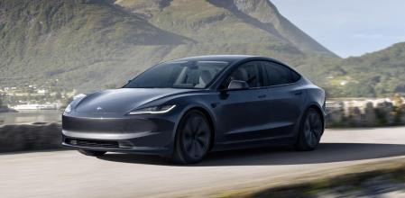 El Tesla Model 3 de gran autonomía con tracción trasera puede recorrer hasta 702 kilómetros con una carga&nbsp;