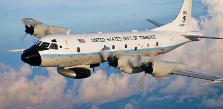 La sorprendente manera en la que los aviones cazahuracanes recopilan información sobre el huracán Milton