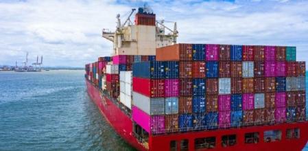 Las medidas emprendidas para reducir la contaminación del aire causada por el tráfico marítimo pueden haber tenido un efecto perverso, según un renombrado científico&nbsp;