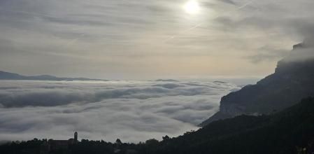 Niebla vacarissana desde Montserrat.