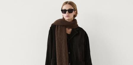 Las bufandas, como esta de Massimo Dutti, son un básico del armario de otoño.