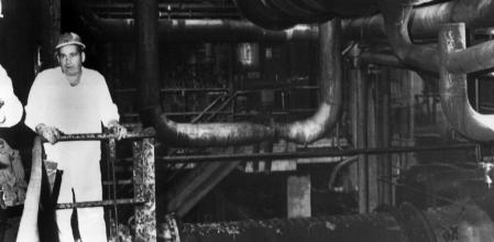 INCENDIO CENTRAL NUCLEAR VANDELLOS I: Reus (Tarragona), 20-10-1989.- Estado en el que ha quedado la central nuclear de Vandellós I, después del incendio que se originó, por causas que se desconocen, en una turbina del grupo principal numero dos de la central nuclear. EFE/Marcel.la Aguiló