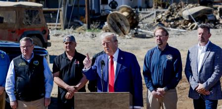Donald Trump, durante su visita en octubre del año pasado a las zonas devastadas por el huracán Helene en Carolina del Norte.