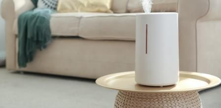 Los humidificadores son muy útiles para aliviar los síntomas del resfriado y ayudan a dormir mejor. Algunos también son difusores de aromas.