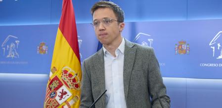 El portavoz de Sumar Iñigo Errejón durante una rueda de prensa posterior a la reunión de la Junta de Portavoces, en el Congreso de los Diputados, a 22 de octubre de 2024, en Madrid (España).
