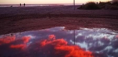 Puesta de sol en el paseo marítimo de Castelldefels.