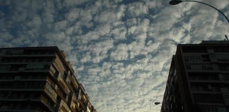 Cielo enladrillado en el barrio de la Concepción de Madrid.