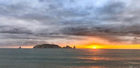 Gran sombrero de nubes en las islas Medas.