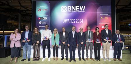 Los ganadores de la edición de 2024 con el alcalde de Barcelona y el presidente del CZFB