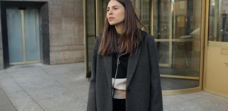 El abrigo de zara calentito por menos de 30 euros que arrasa y que está disponible en 5 colores (y uno es tendencia)