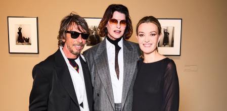 Marta Ortega junto a Pierpaolo Piccioli y Linda Evangelista en la inauguración de la exposición 'Irving Penn: Centennial'