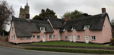 Casa con tejado de paja en Cavendish (condado de Suffolk).