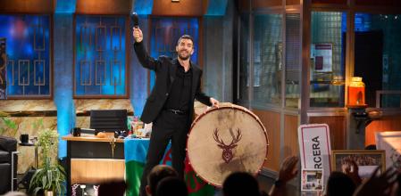 El peculiar bombo de 'La Revuelta' mostró un ciervo como símbolo de protesta tras la polémica por las presiones de 'El Hormiguero'