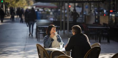 FOTO: MANÉ ESPINOSA.VUELVE LA APERTURA DE BARES Y RESTAURANTES CON UNA CAPACIDAD DEL 30% EN INTERIORES Y UN 100% EN TERRAZAS. RAMBLA CATALUNYA