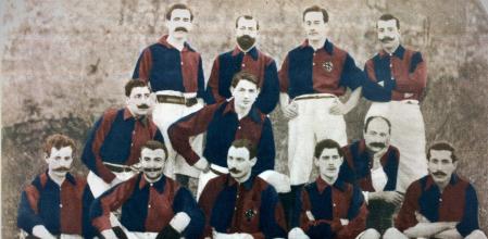 Imagen coloreada de uno de los equipos más antiguos del FC Barcelona, con Gamper en el centro, agachado ARCHIVO FCB