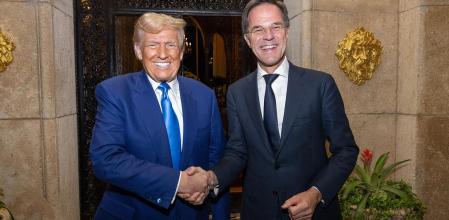 El presidente electo Donald Trump con el secretario general de la OTAN, Mark Rutte, la semana pasada en Florida