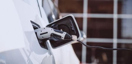 La prórroga del Plan Moves III permitirá a los usuarios beneficiarse de las ayudas económicas que otorga el Gobierno por la compra de un vehículo sin emisiones y la instalación de puntos de carga&nbsp;